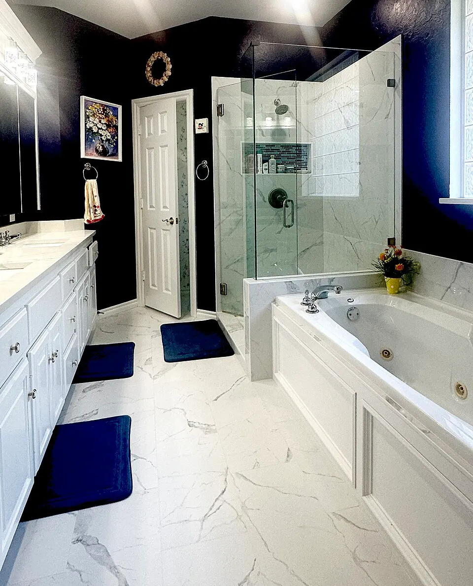Bathroom after a deep cleaning in Vancouver WA, clear grout and shower glass